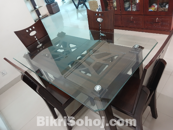 ৪ সিটের ডাইনিং টেবিল সেট বিক্রয় হবে (সম্পূর্ণ নতুন)